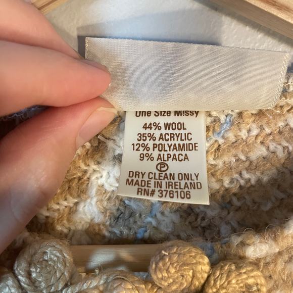 Boyne Valley Weavers Irish Vtg Wool & Alpaca Knit Plaid Poncho Cape Tan/White OS - Picture 3 of 11